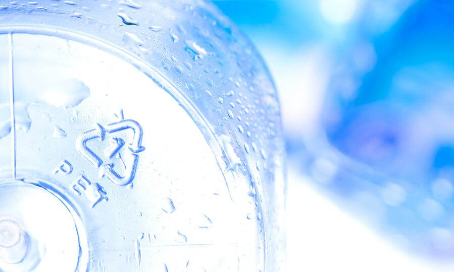 É seguro reutilizar garrafas PET de plástico?
